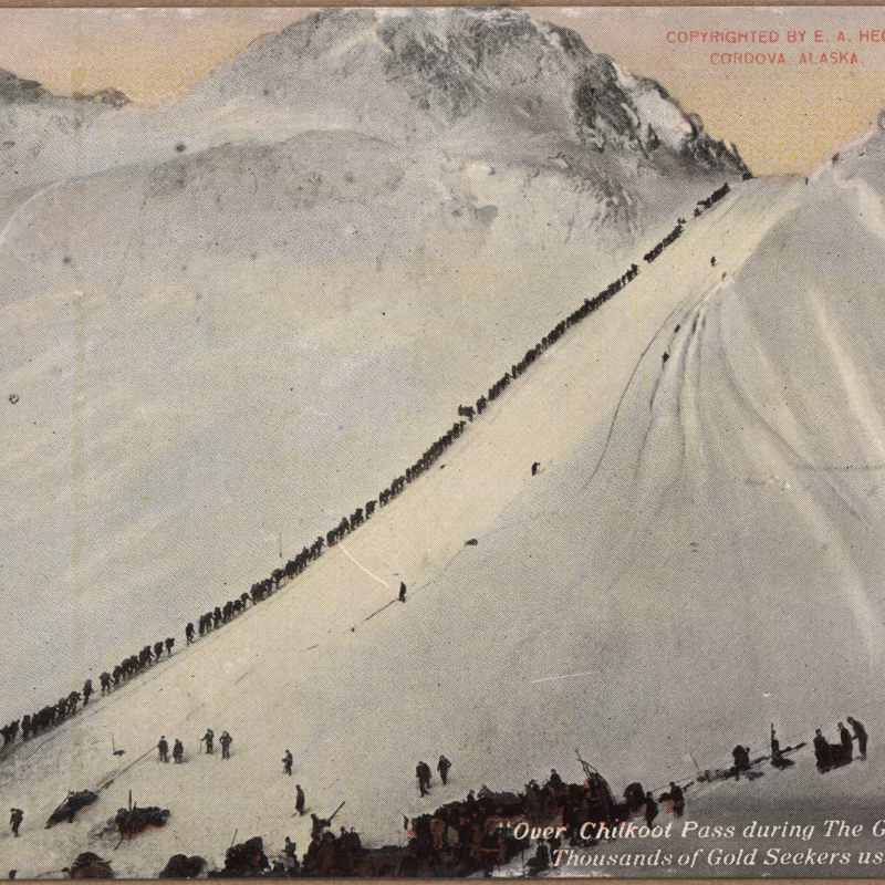 A história da corrida do ouro nos Estados Unidos Over Chilkoot Pass during the Gold Rush in Alaska