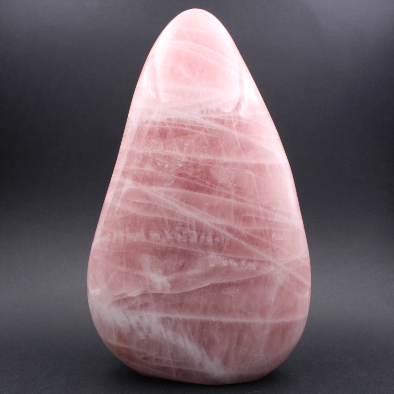 Grande bloco polido de quartzo rosa