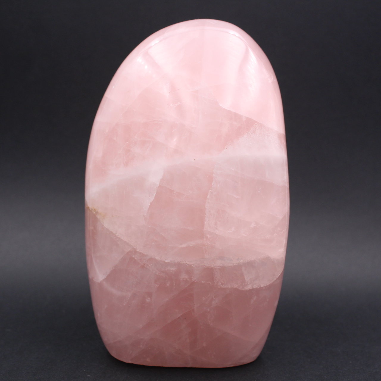 Grande bloco polido de quartzo rosa