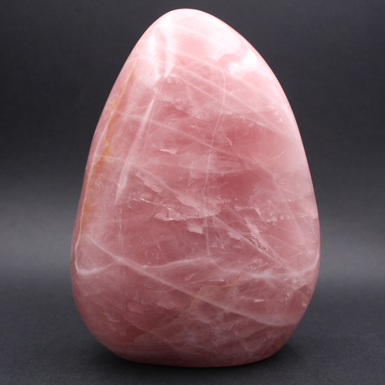 Grande bloco polido de quartzo rosa