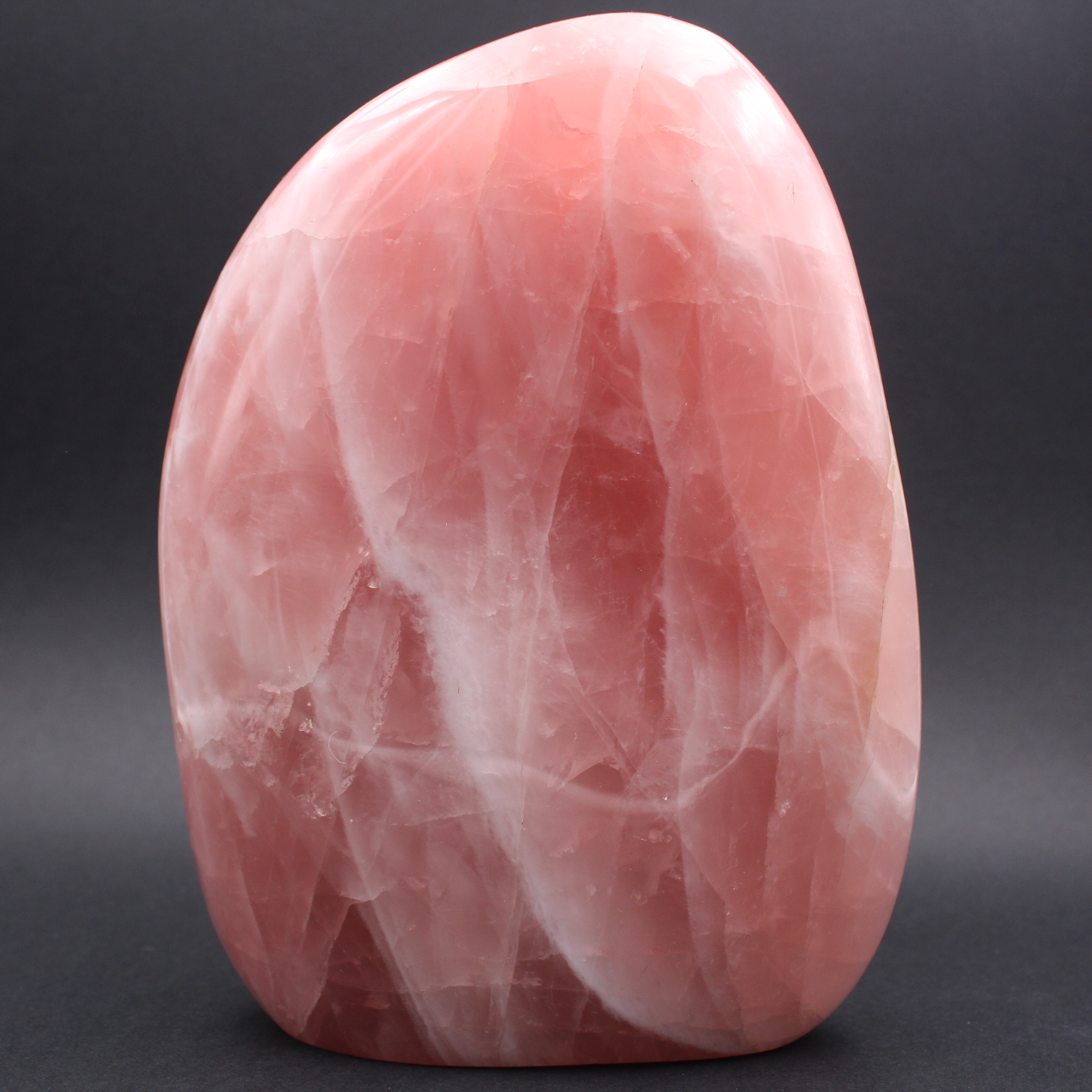 Grande bloco polido de quartzo rosa