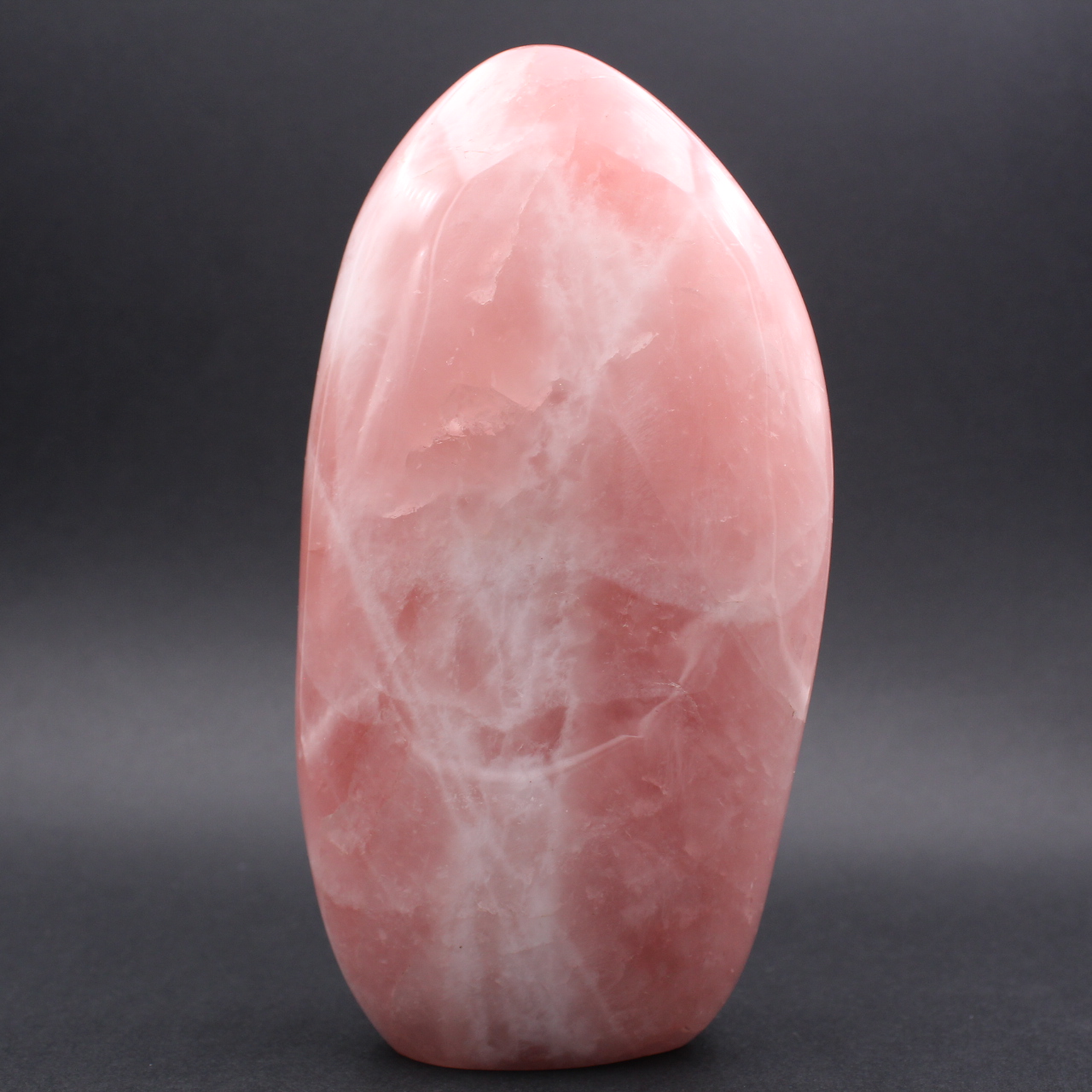 Grande bloco polido de quartzo rosa