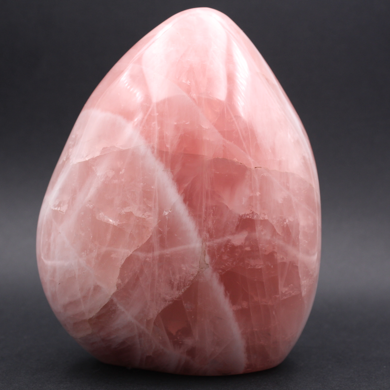 Grande bloco polido de quartzo rosa