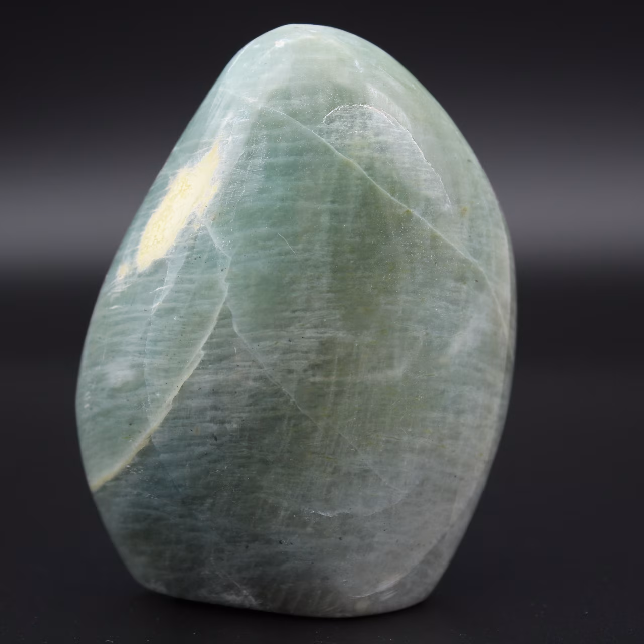 Pedra de garnierite polida