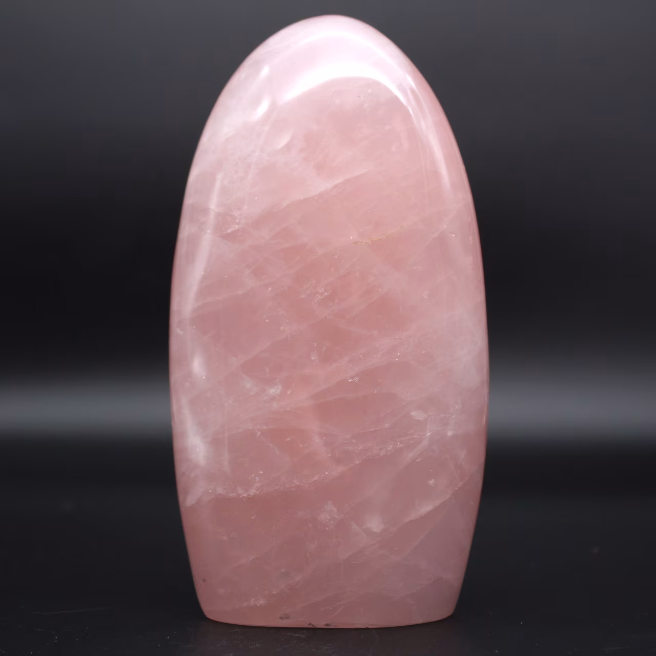 Pedra polida de quartzo rosa