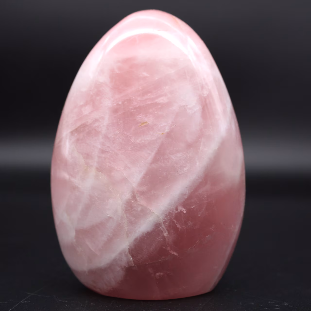 Pedra polida de quartzo rosa