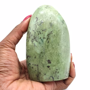 Rocha polida em feldspato verde