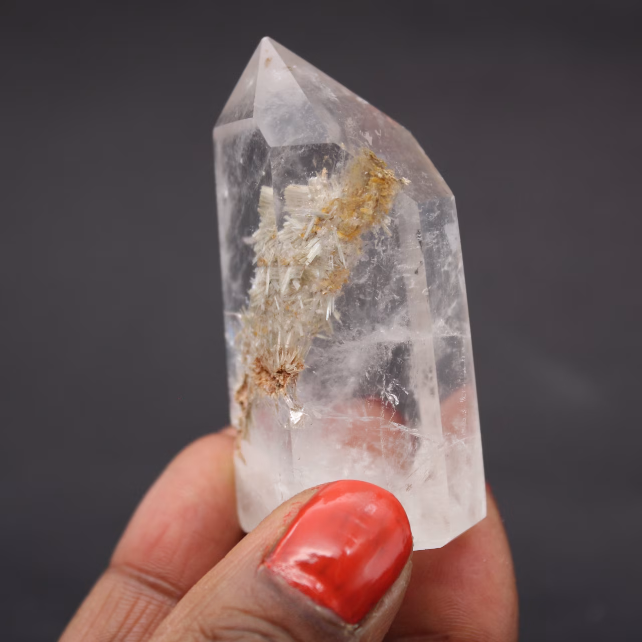 Cristal de rocha com inclusão