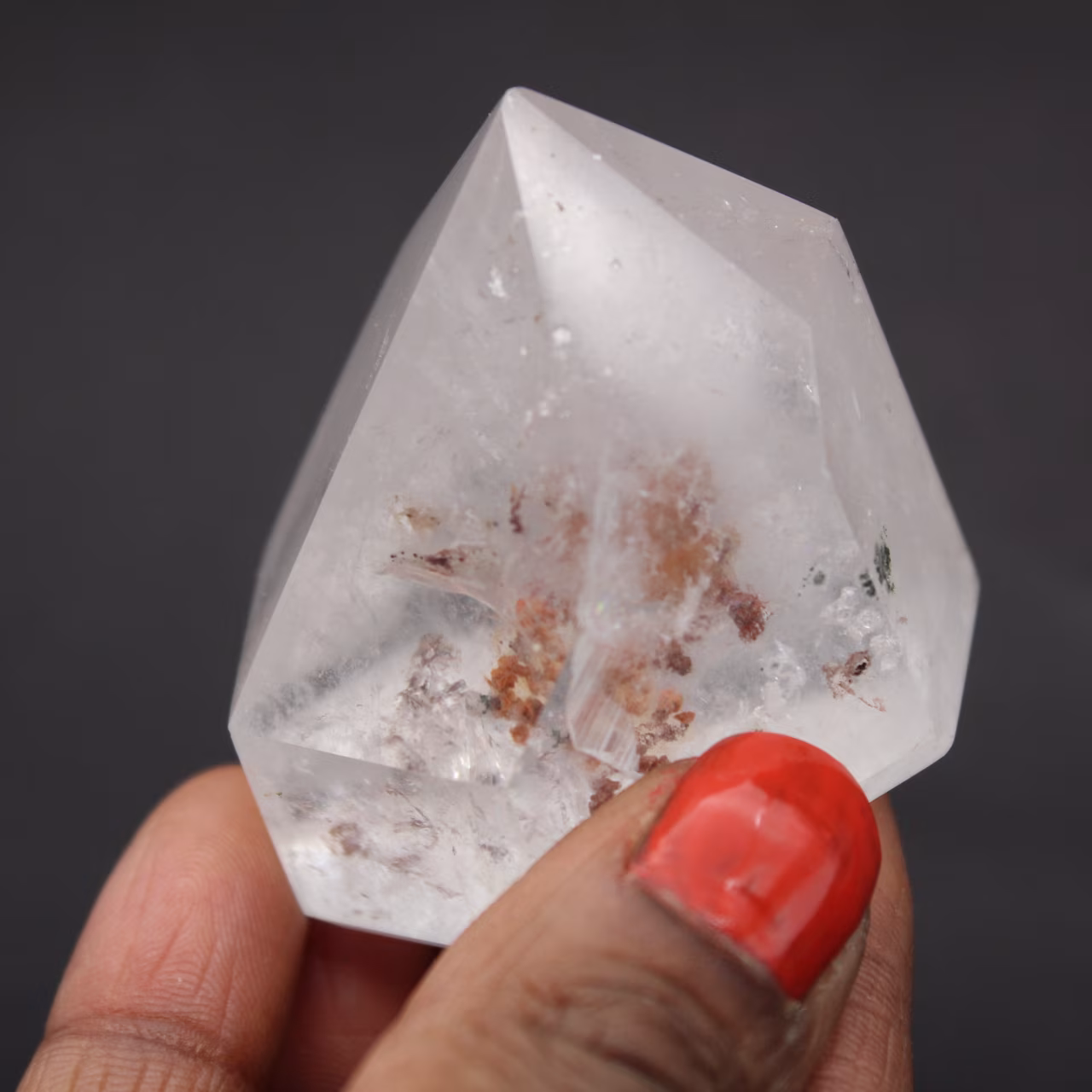Cristal de rocha com inclusão