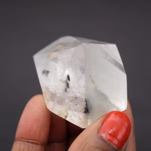 Cristal de rocha com inclusão