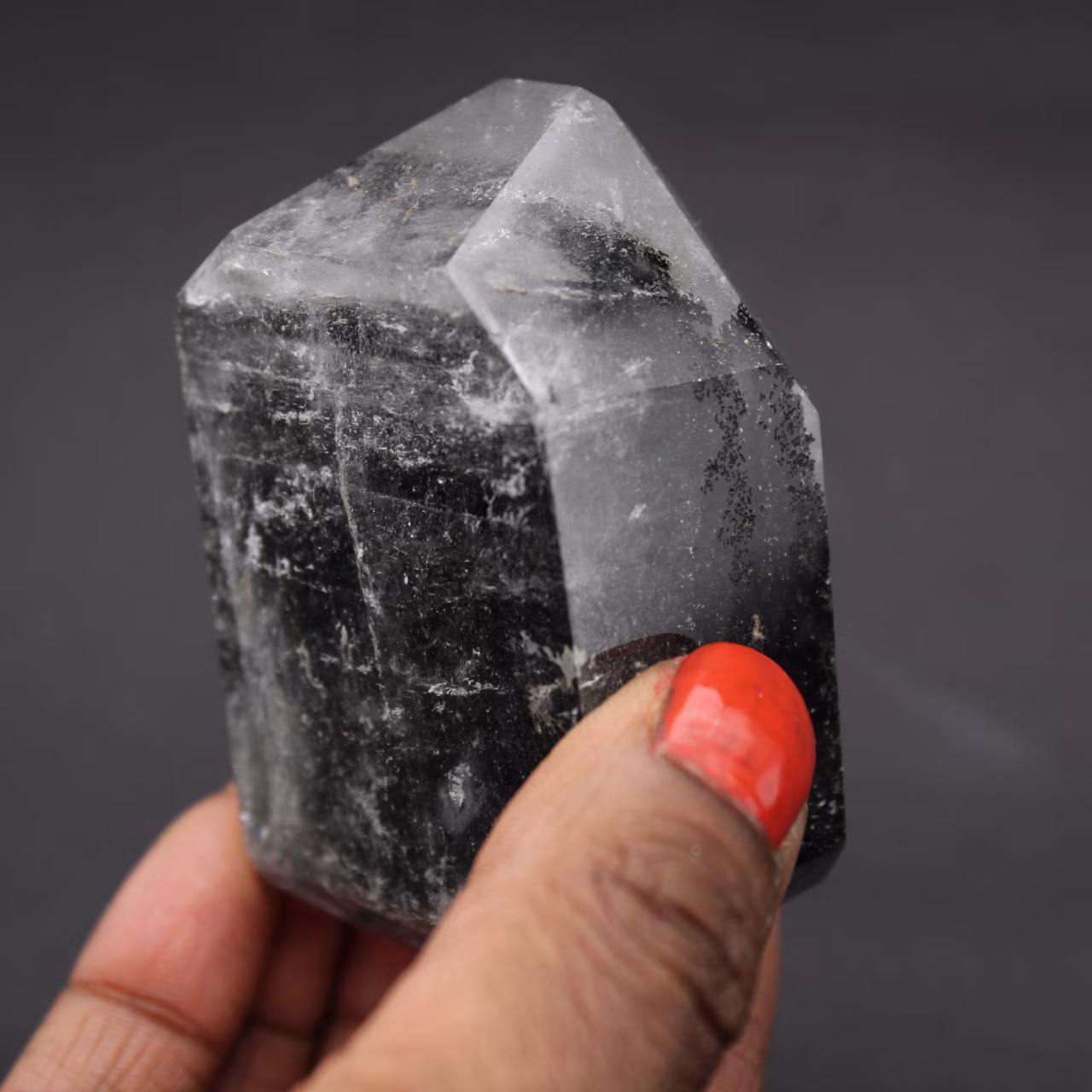 Prisma de cristal de quartzo com inclusão de clorita