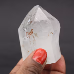 Prisma de cristal de quartzo com inclusão de clorita