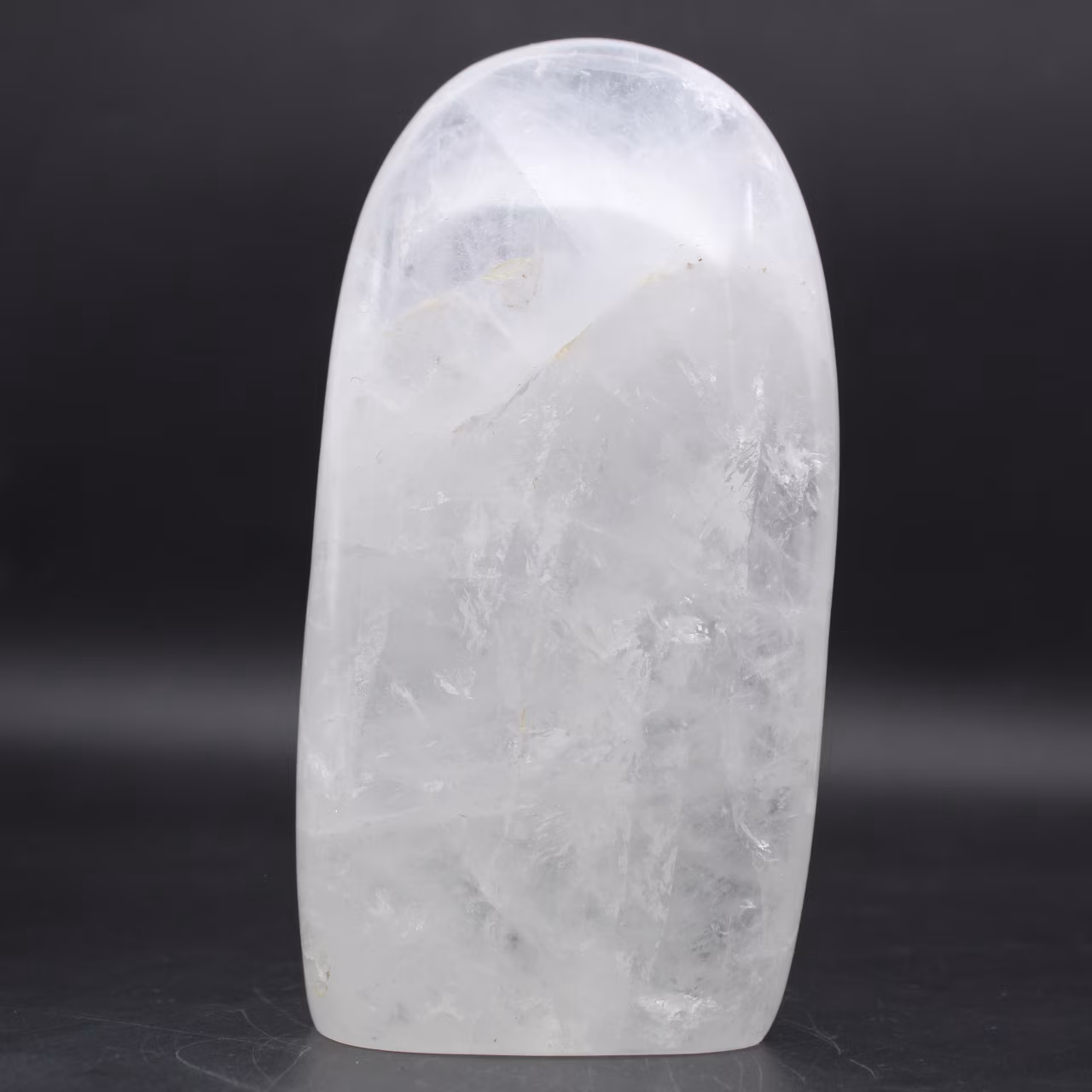 Forma livre de cristal de rocha polido