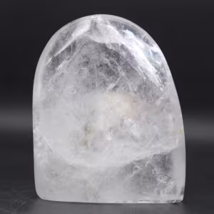 Forma livre de cristal de rocha polido