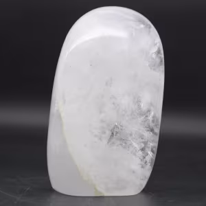 Pedra decorativa em cristal de rocha polido