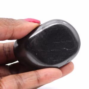 Decoração de pedra shungite