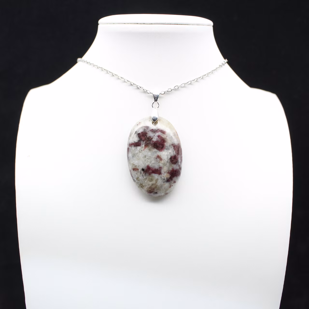 Pendente oval com inclusão de turmalina rosa