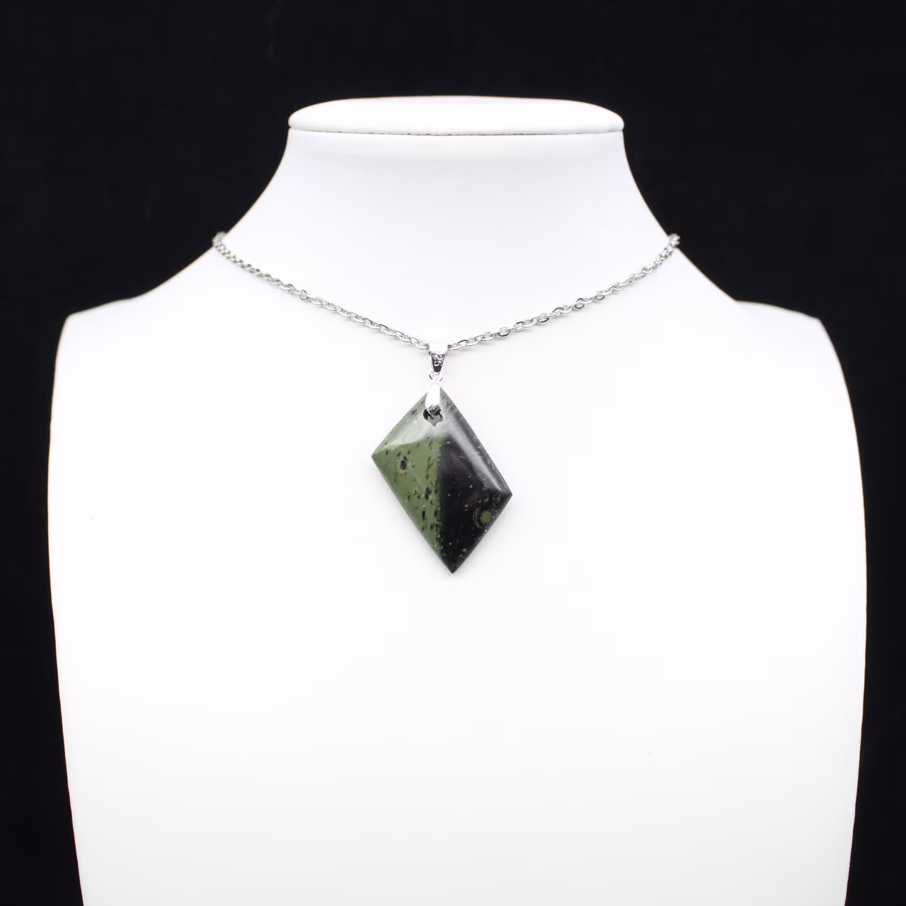 Pingente Kambamba Jasper em forma de diamante