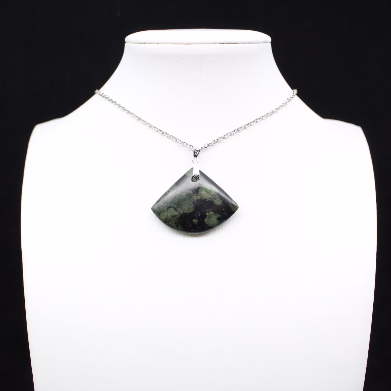 Pingente Kambamba Jasper em formato de leque