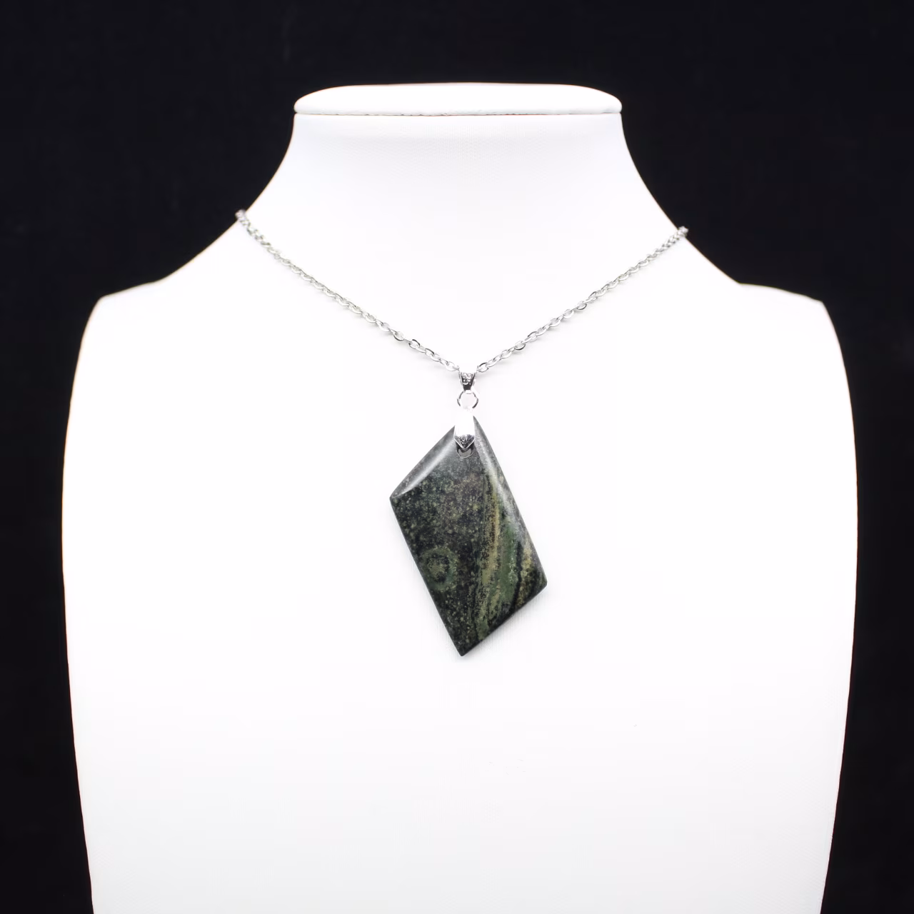 Pingente Kambamba Jasper em forma de diamante