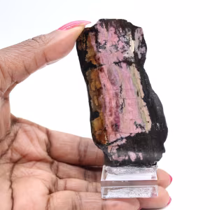 Pedra de rodonita natural mineral bruto e único