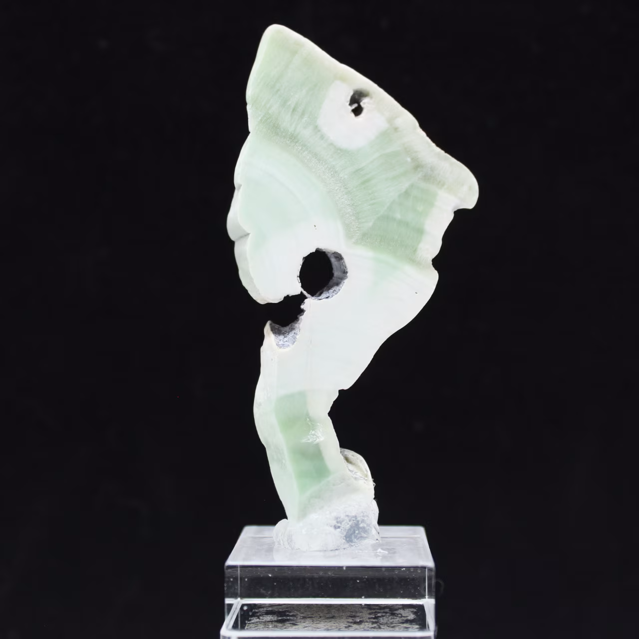 Fatia autêntica e polida de pedra de aragonita verde