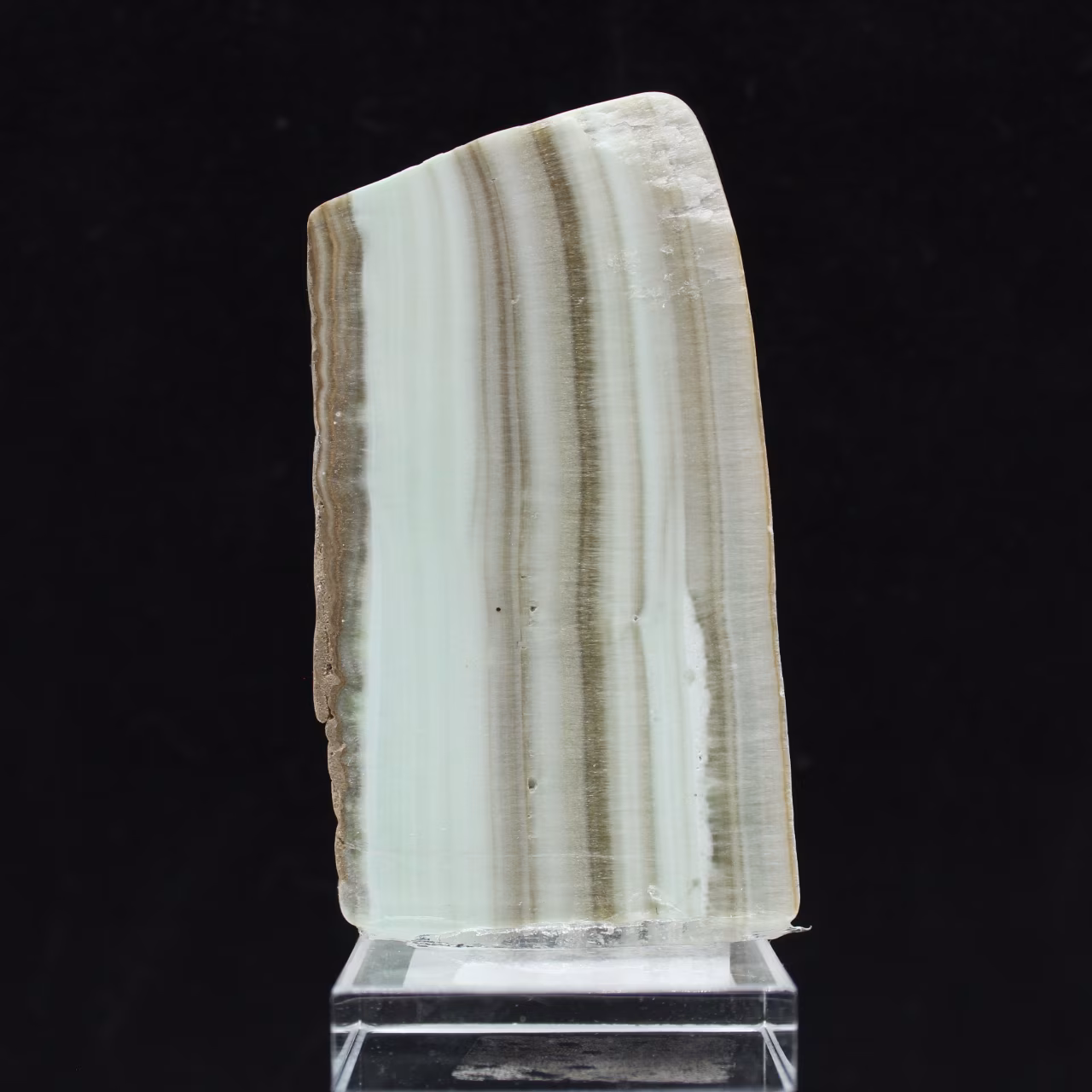 Fatia polida de aragonita verde mineral bruto de qualidade