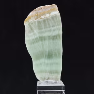 Pedra de aragonita verde ideal para coleção