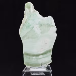 Fatia autêntica e polida de pedra de aragonita verde