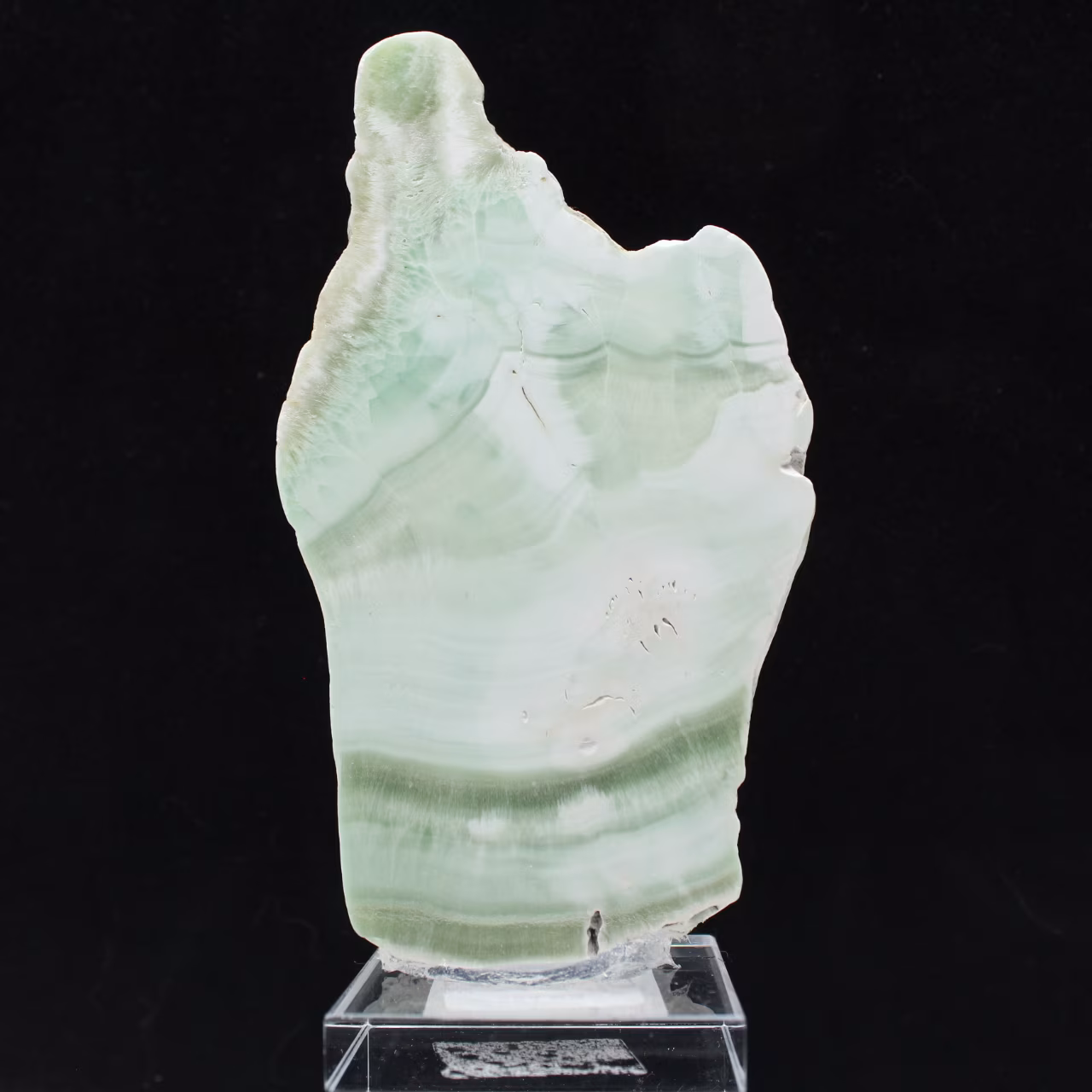 Fatia autêntica e polida de pedra de aragonita verde