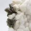 Pequeno espécime de mica em quartzo branco - 5