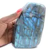 Espécime de labradorita polida, rocha mineral decorativa. - 1