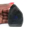 Pequeno ornamento de labradorita polida, rocha mineral - 1