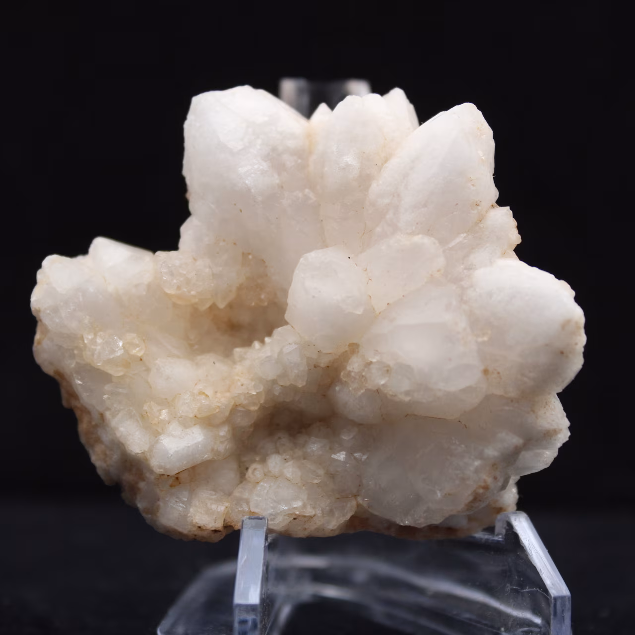 Quartzo em forma de flor marroquina com formação equilibrada.