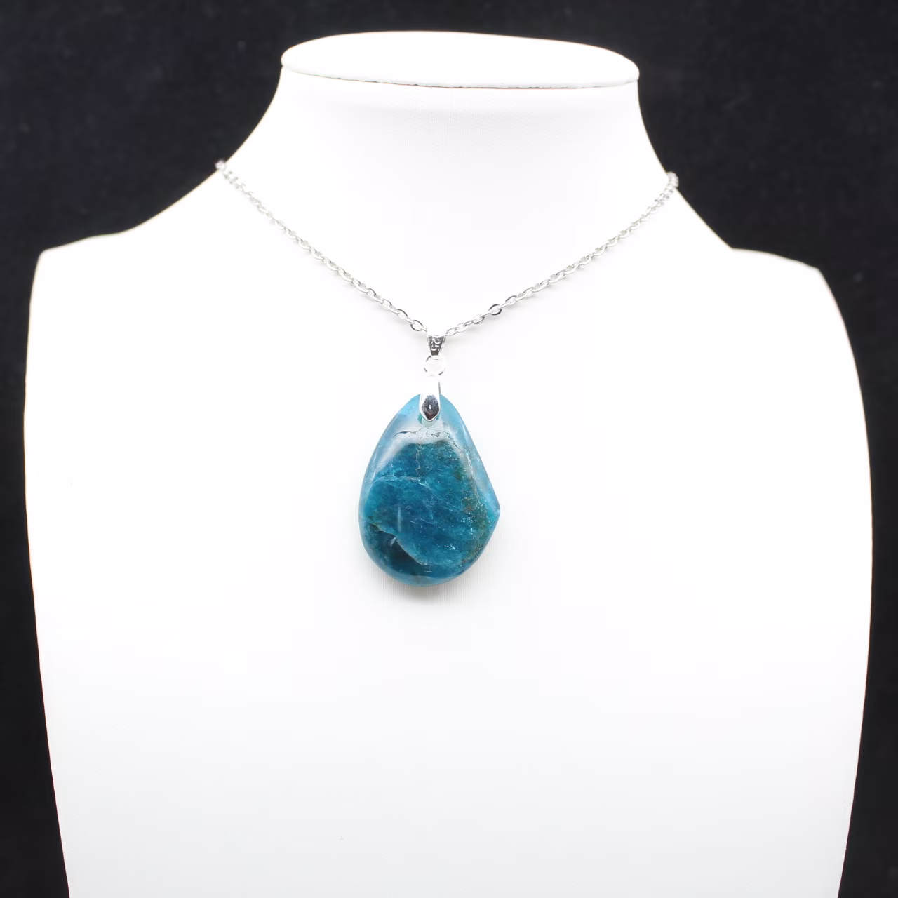 Pingente de Apatita Azul de Madagascar - Mineralogia Autêntica