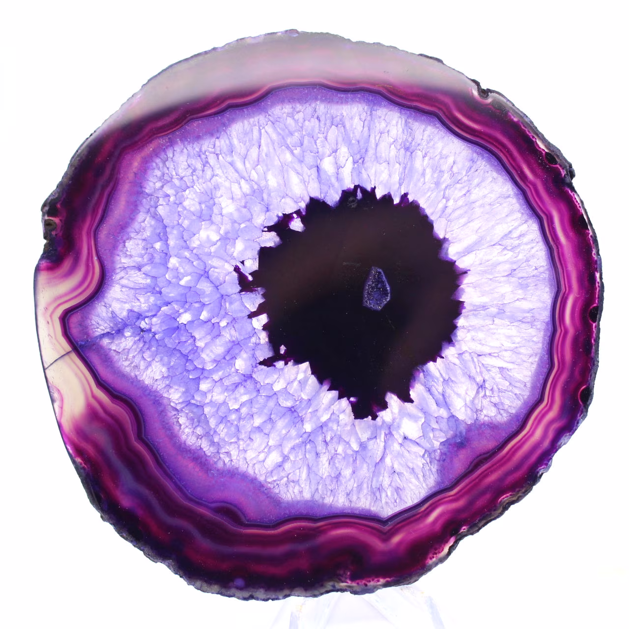 Ágata brasileira: fatia de mineral tingida de roxo