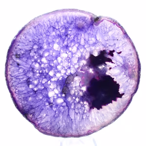 Fatia de ágata brasileira maciça, em tons de roxo.