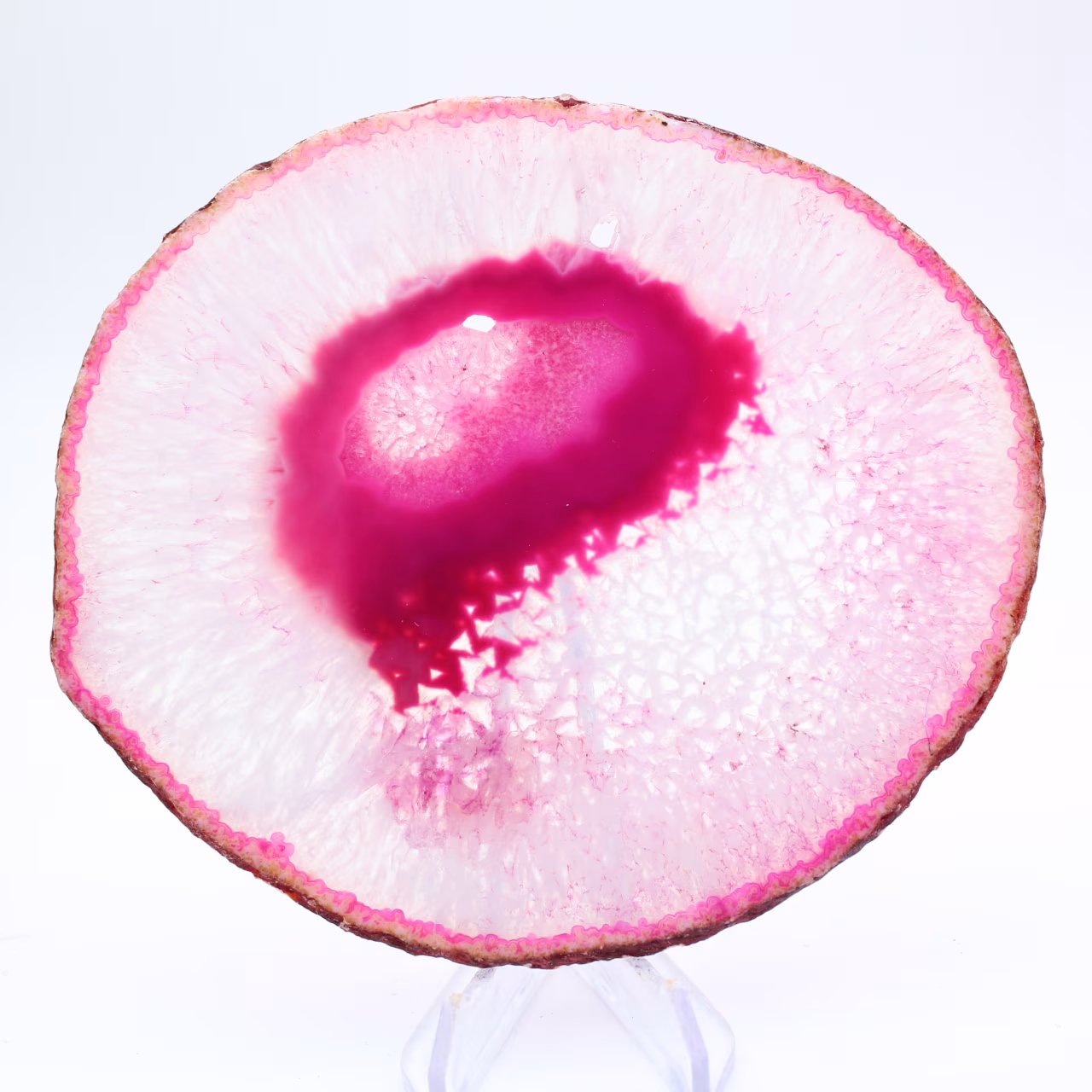 Fatia decorativa de ágata com tonalidade rosa.
