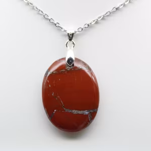 Colar com pingente de jaspe vermelho