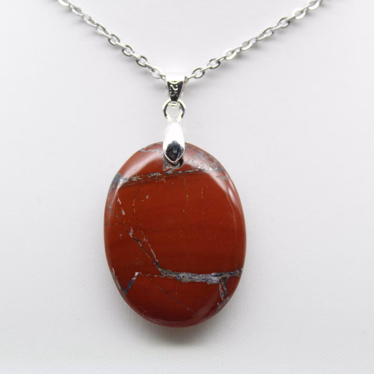 Colar com pingente de jaspe vermelho