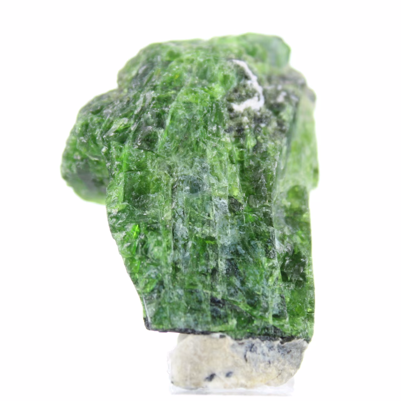 Cromidiopsídio finlandês bruto, mineral natural sobre base, 55 g
