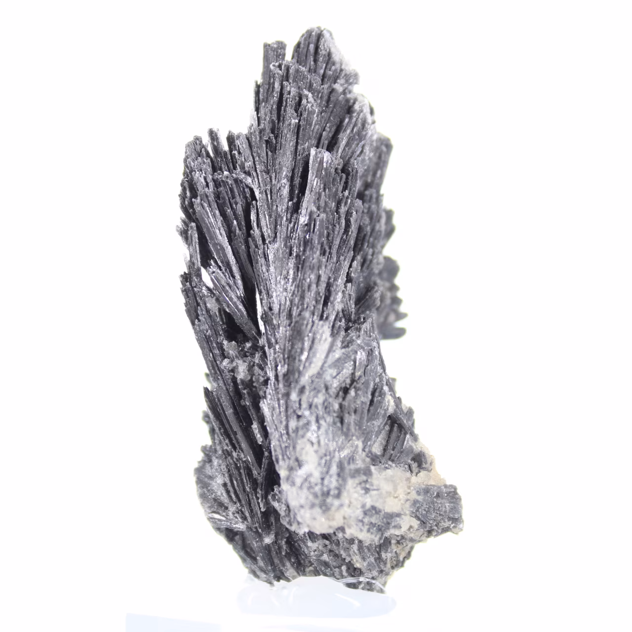 Cyanite noire du Brésil cristallisée sur socle acrylique 35 g
