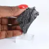 Cyanite noire, cristal allongé brésilien sur socle 30 g - 1