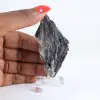 Cyanite noire brute, pierre naturelle du Brésil sur socle 35 g - 1