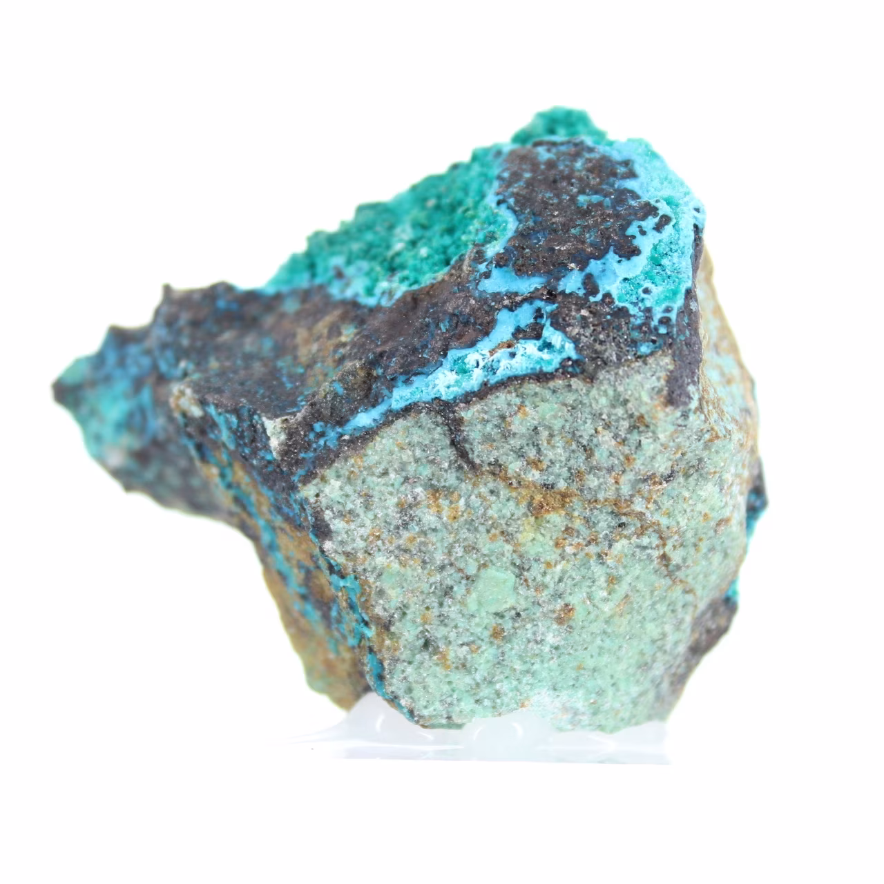 Espécime mineralógico de brochantita verde do Chile sobre uma base.