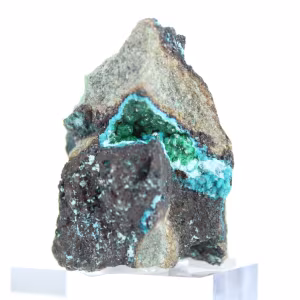 Brochantite natural do Chile montada em um suporte de exibição