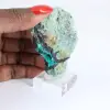 Brochantite verde bruta do Chile montada em uma base - 1