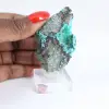 Espécime bruto do mineral brochantita do Chile sobre base. - 1