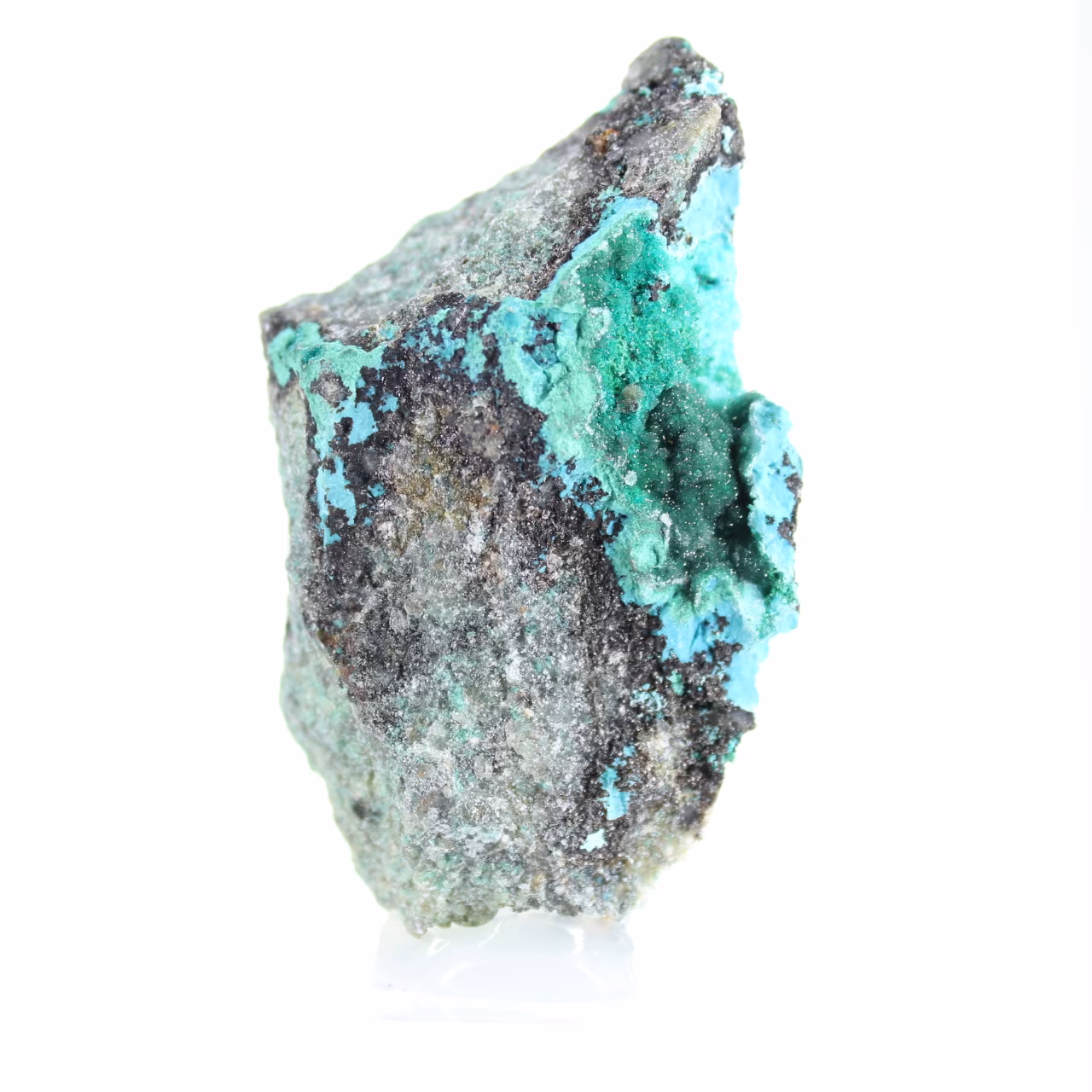 Espécime bruto do mineral brochantita do Chile sobre base.