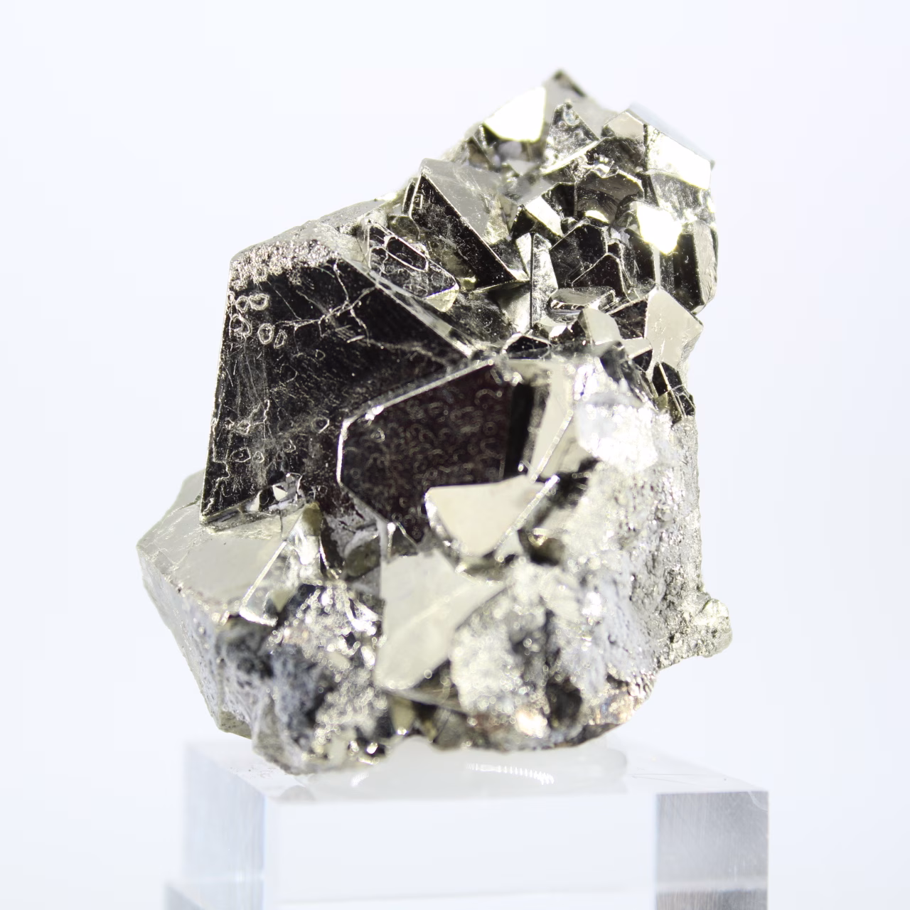 Pedra de pirita octaédrica natural – Origem: Peru